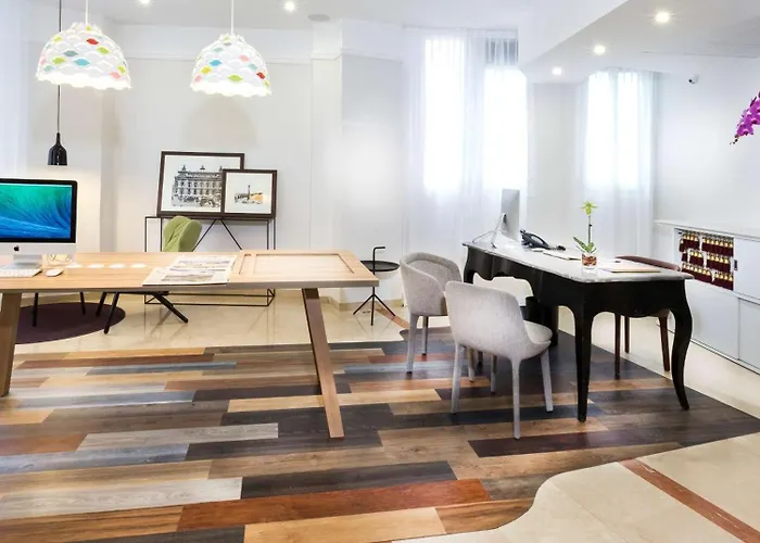Western La Demeure Hotell 4*
